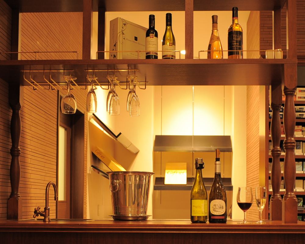 店内に試飲カウンターを常設。試飲ができる。